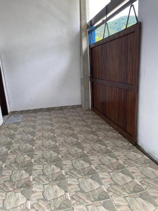 Casa Perto Da Praia Em ウバトゥバ エクステリア 写真
